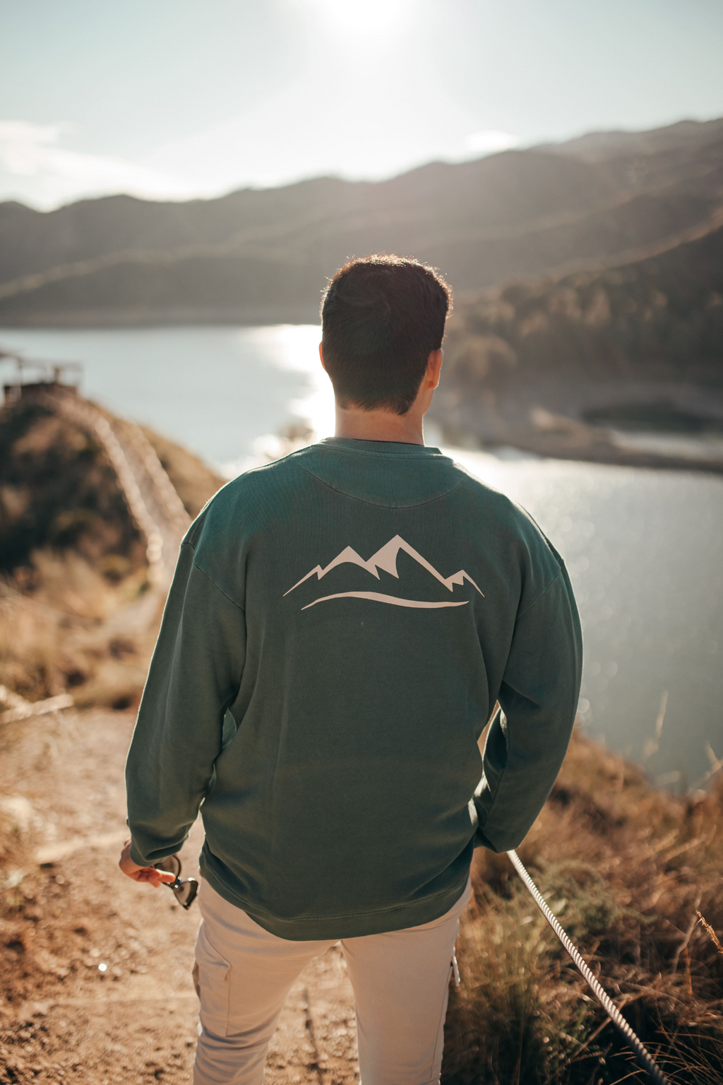 VOYAGE “OLIVE” CREWNECK